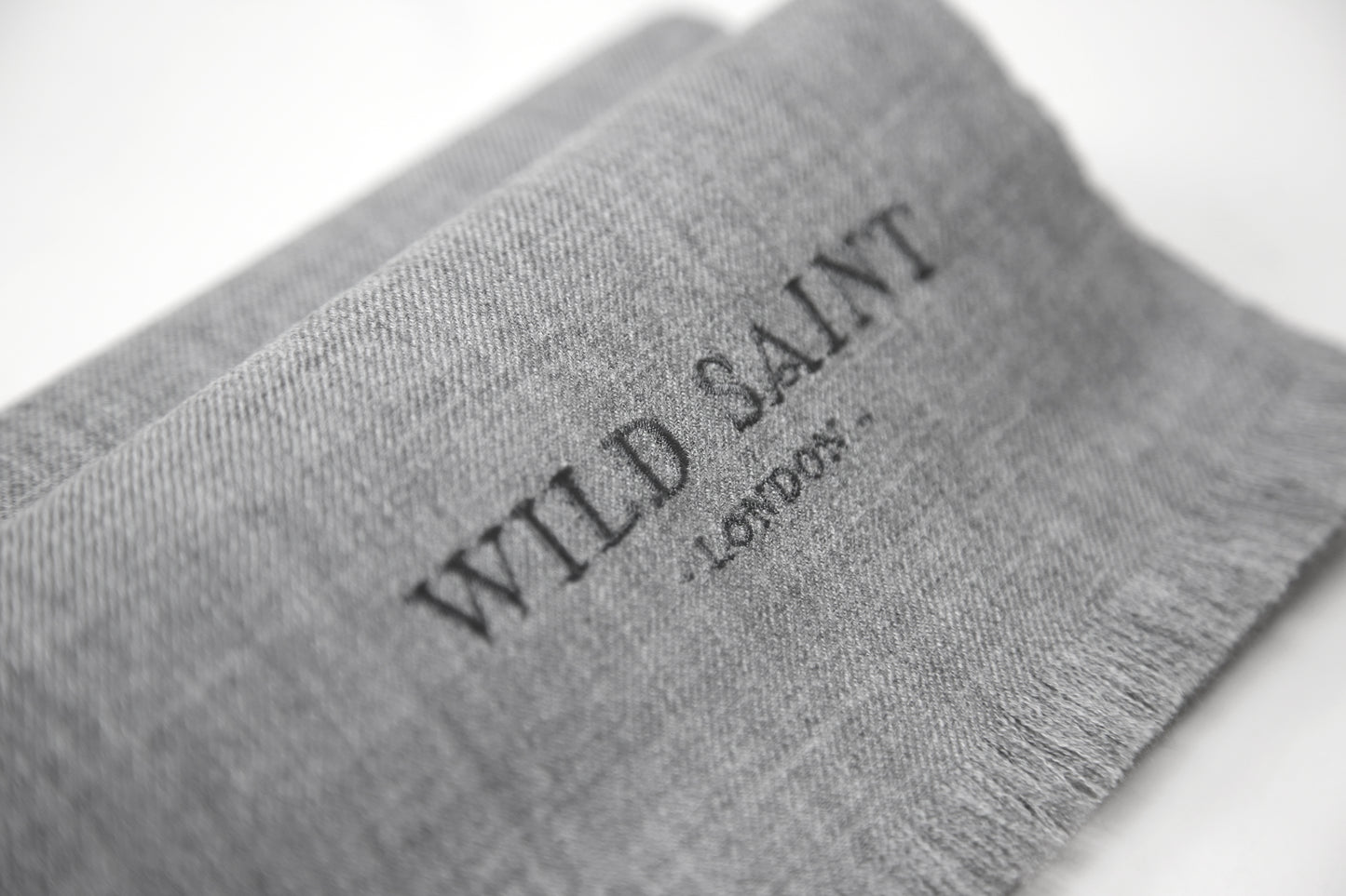 Grey lightweight 100% cashmere scarf for women and men. Includes complimentary personlisation. Luxury cashmere scarves made in Italy