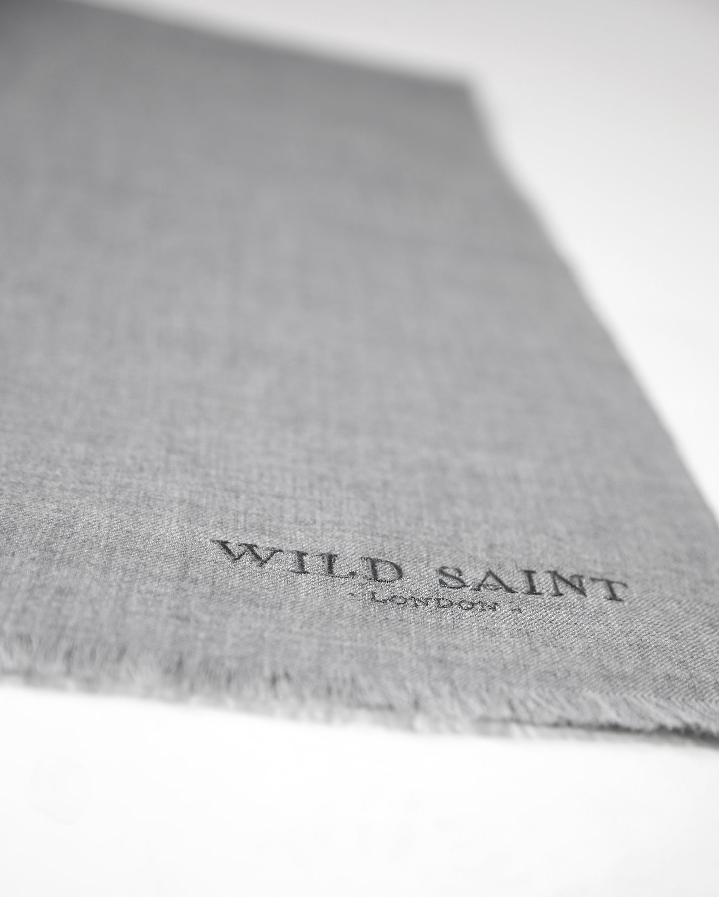 Grey lightweight 100% cashmere scarf for women and men. Includes complimentary personlisation. Luxury cashmere scarves made in Italy