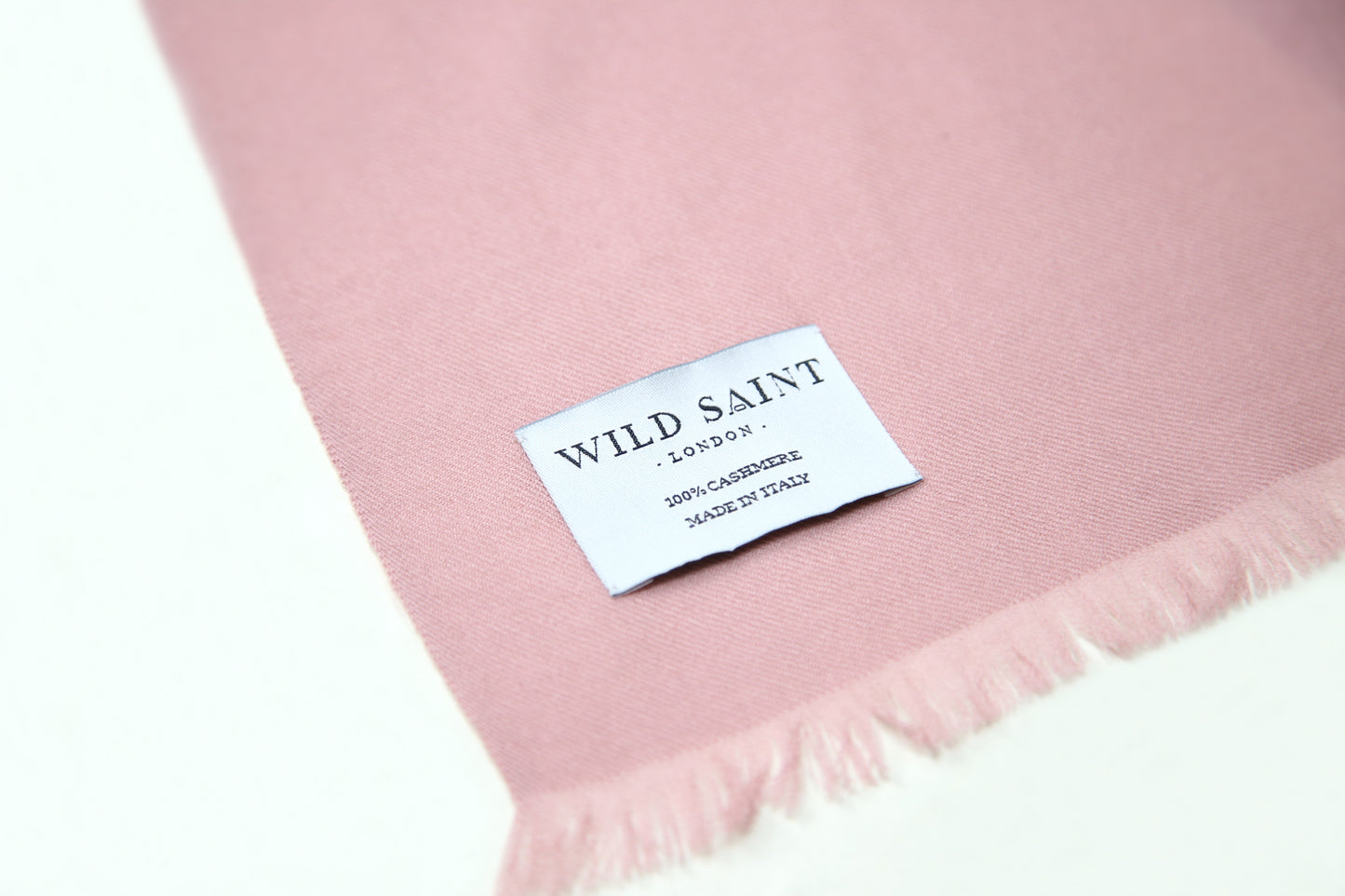 Light pink lightweight 100% cashmere scarf for women and men. Includes complimentary personlisation. Luxury cashmere scarves made in Italy