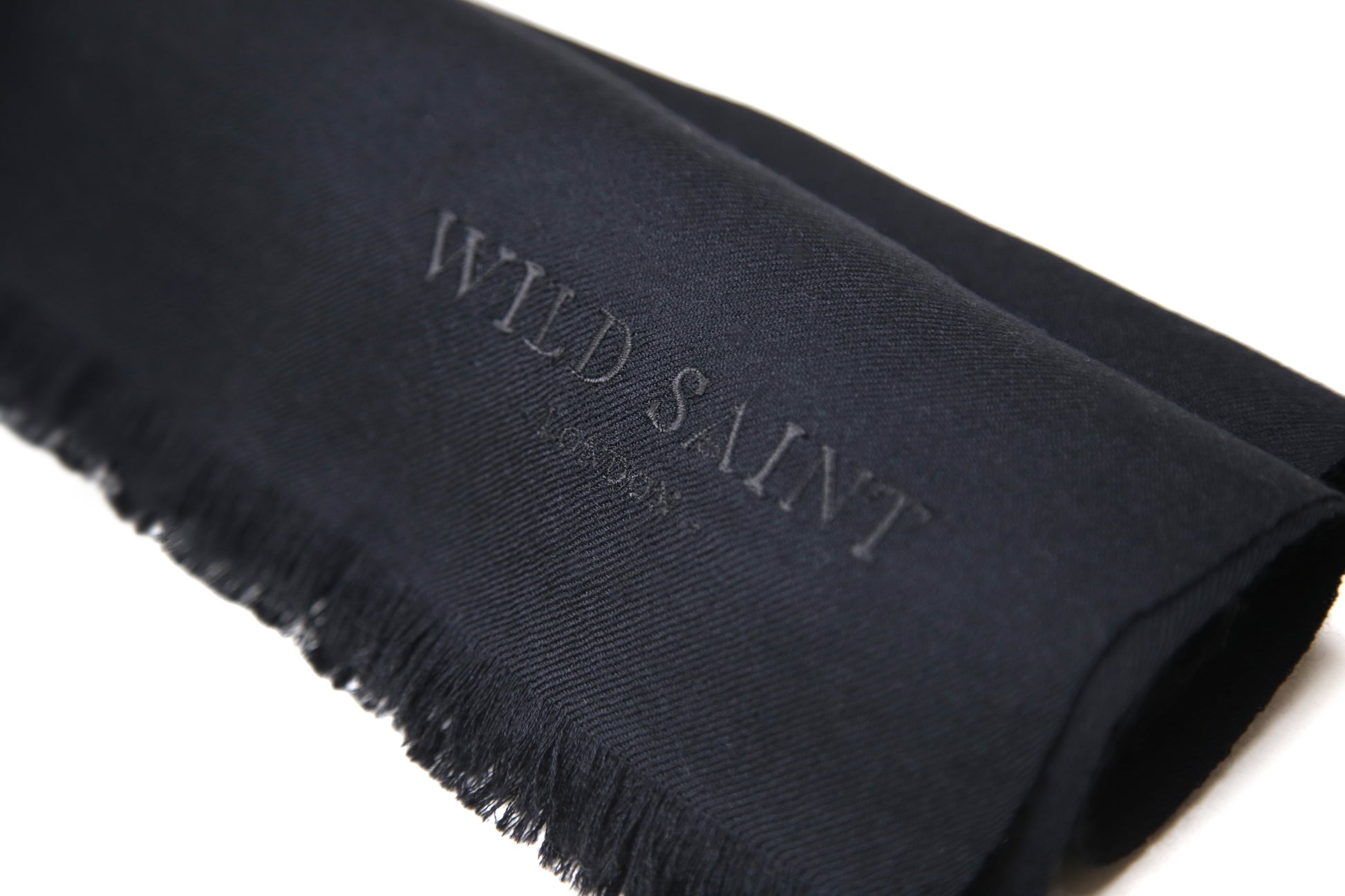 Black lightweight 100% cashmere scarf for women and men. Includes complimentary personlisation. Luxury cashmere scarves made in Italy